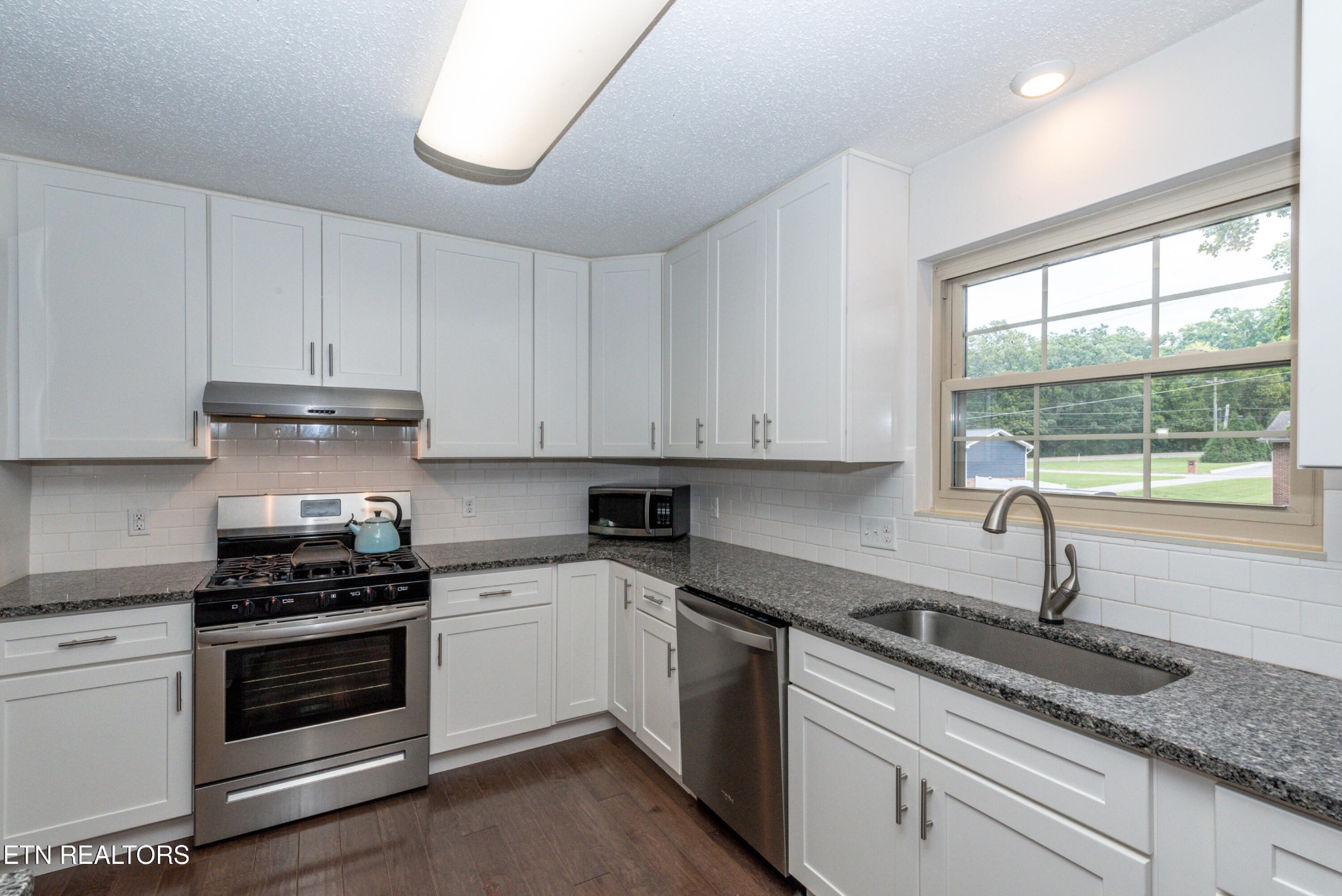 402 Montvale Station Road Maryville, TN 37803 - Photo 17 of 48