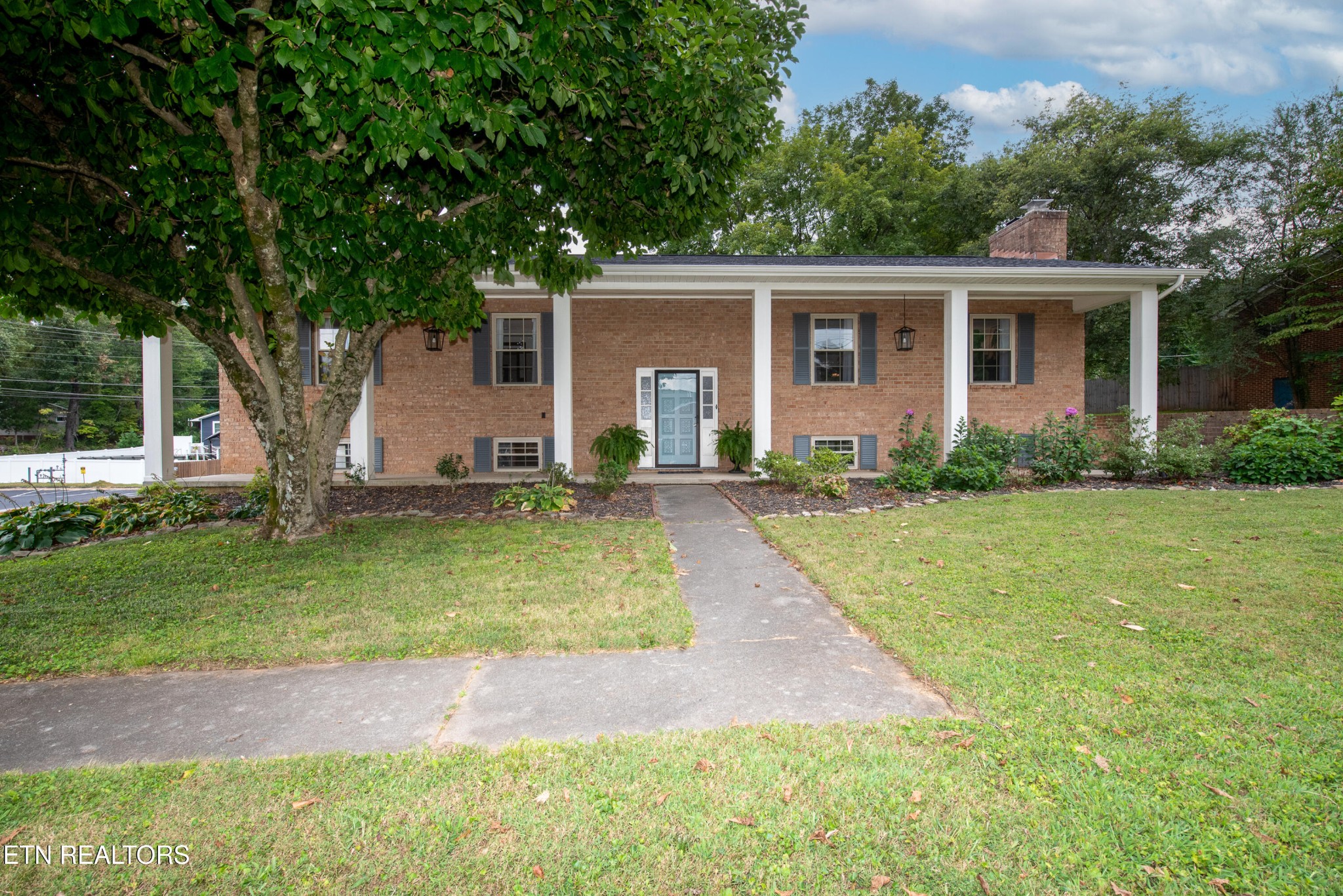 402 Montvale Station Road Maryville, TN 37803 - Photo 3 of 48