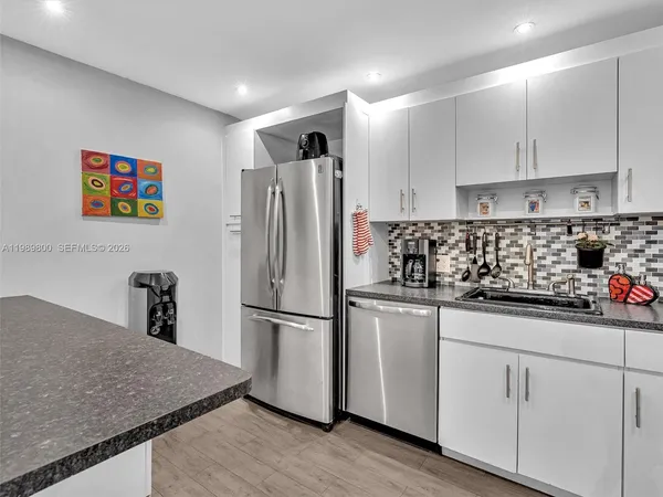 $2,250 | 3375 North Country Club Drive, Unit 208, Aventura, FL 33180