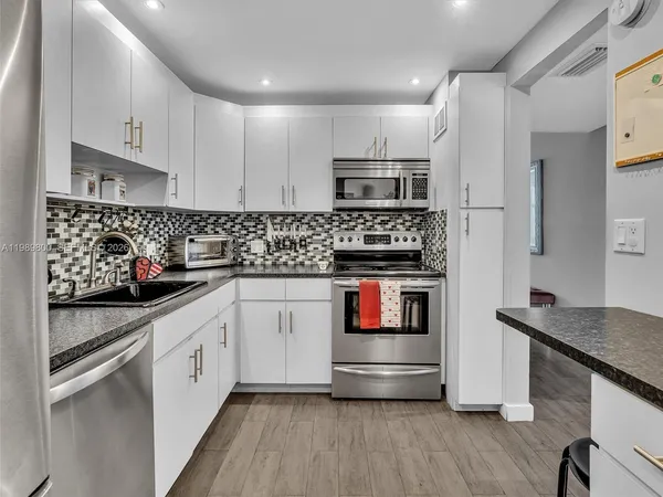 $2,250 | 3375 North Country Club Drive, Unit 208, Aventura, FL 33180