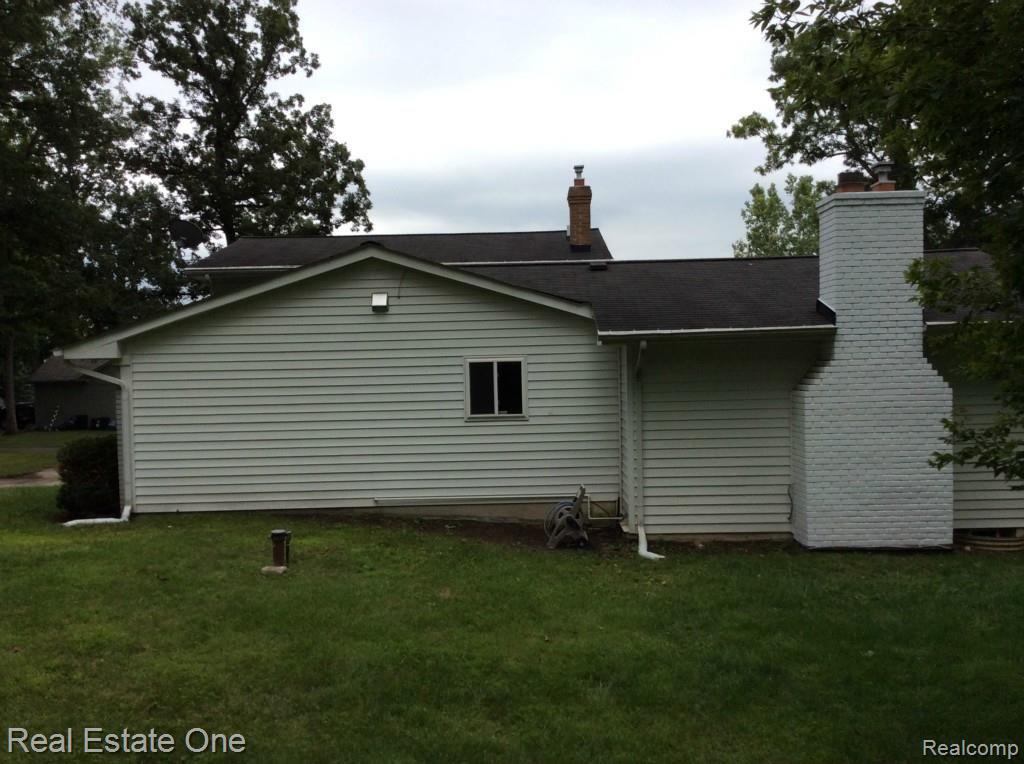 5501 Ford Road Commerce Township, MI 48382 - Photo 8 of 33 IMG_0722.jpg