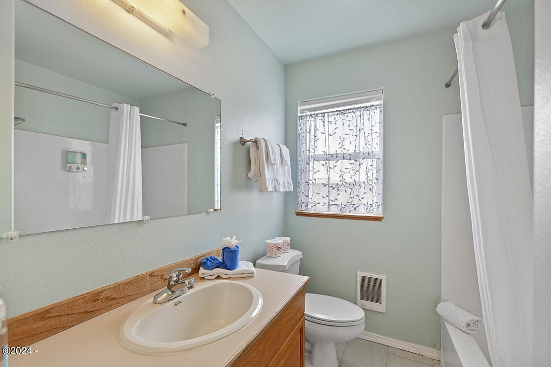 154 Shell Street Yachats, OR 97498 - Photo 37 of 57 Bathroom #3