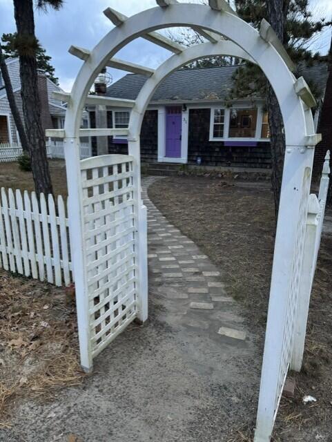 31 Susanruth Rd - Entrance Arbor (2)