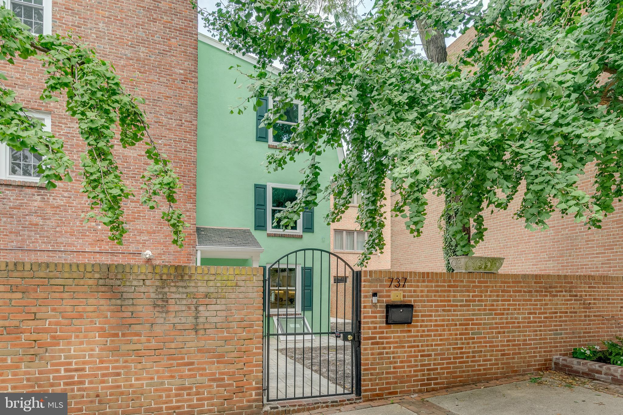 737 Bradford Alley, Philadelphia, PA 19147 Compass