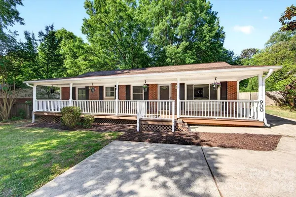 $385,000 | 900 East John Street, Matthews, NC 28105