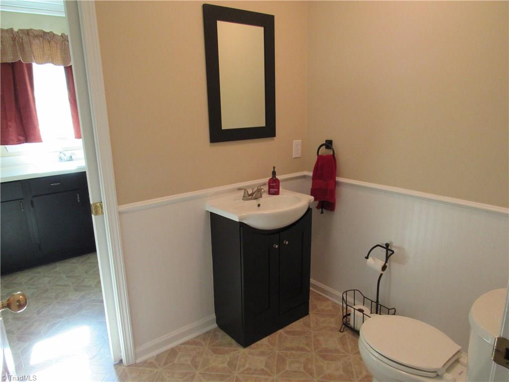 3609 Hunting Ridge Drive High Point, NC 27265 - Photo 17 of 29 Gallery Image 17
