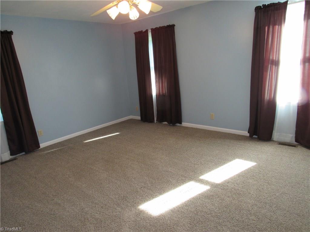 3609 Hunting Ridge Drive High Point, NC 27265 - Photo 8 of 29 Gallery Image 8