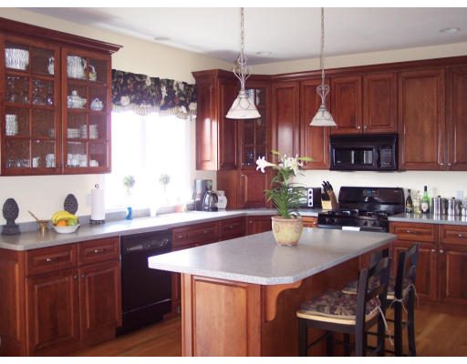 18 Glen Road Hopkinton, MA 01748 - Photo 3 of 29 Gallery Image 3