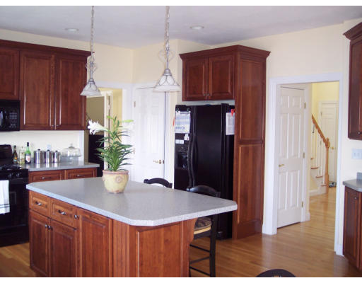 18 Glen Road Hopkinton, MA 01748 - Photo 4 of 29 Gallery Image 4