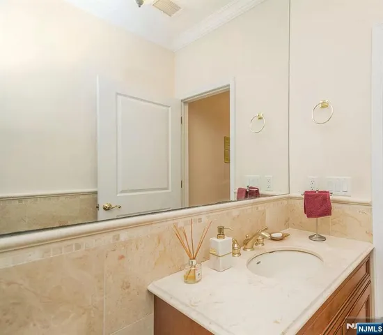 $3,650 | 12 Hemlock Lane, Tenafly, NJ 07670