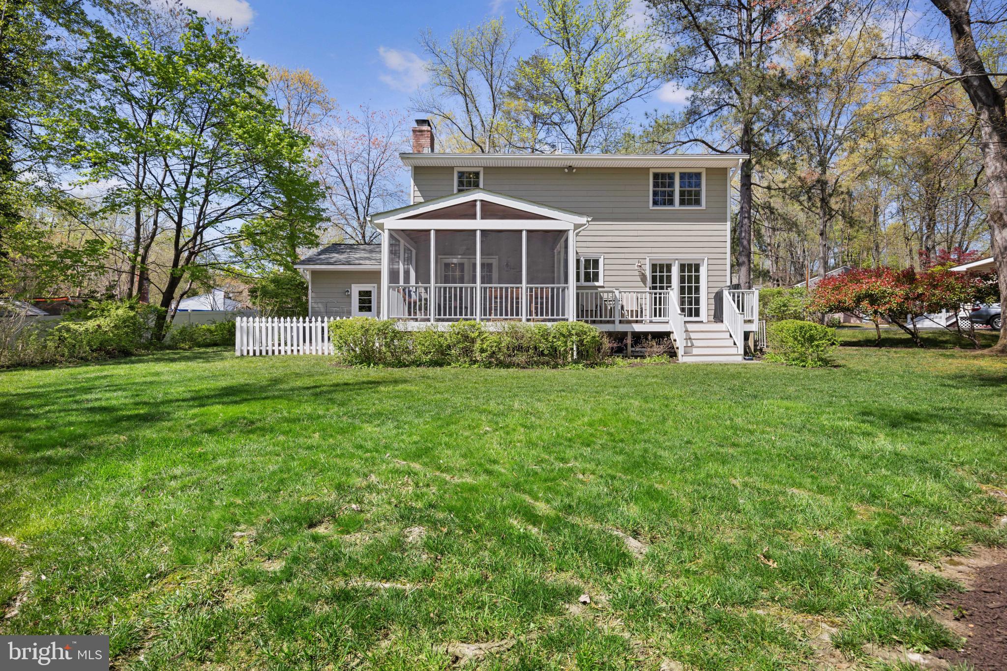 437 Edgemere Drive Annapolis, MD 21403 - Photo 25 of 33 Screened porch and deck