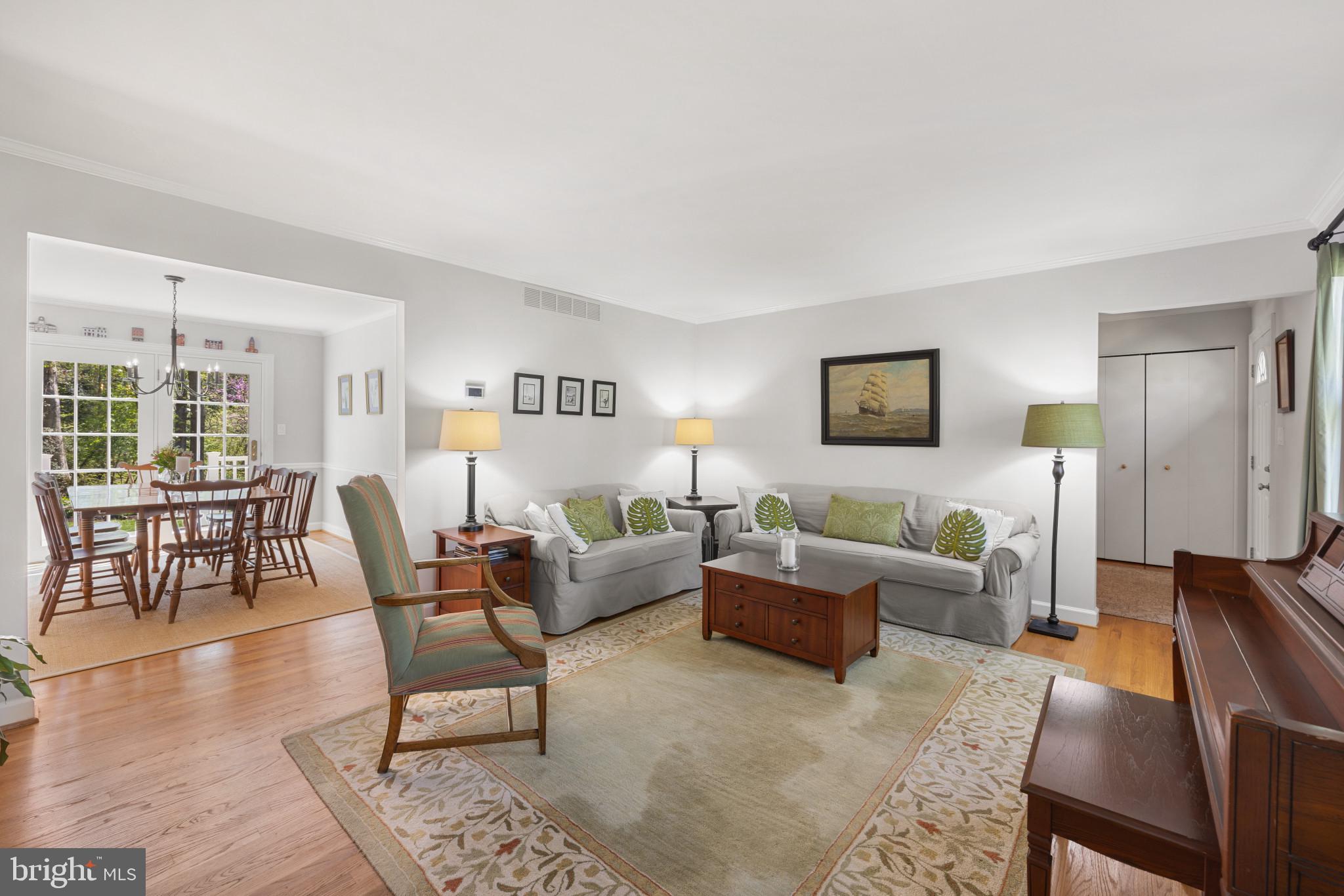 437 Edgemere Drive Annapolis, MD 21403 - Photo 4 of 33 Living Room