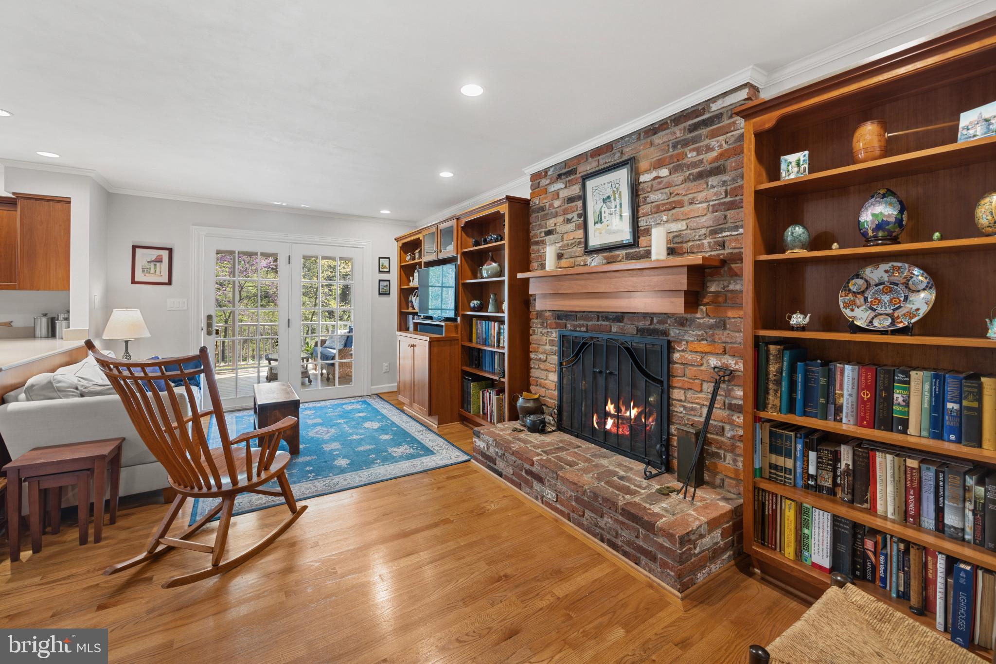 437 Edgemere Drive Annapolis, MD 21403 - Photo 10 of 33 Family room with cozy fireplace