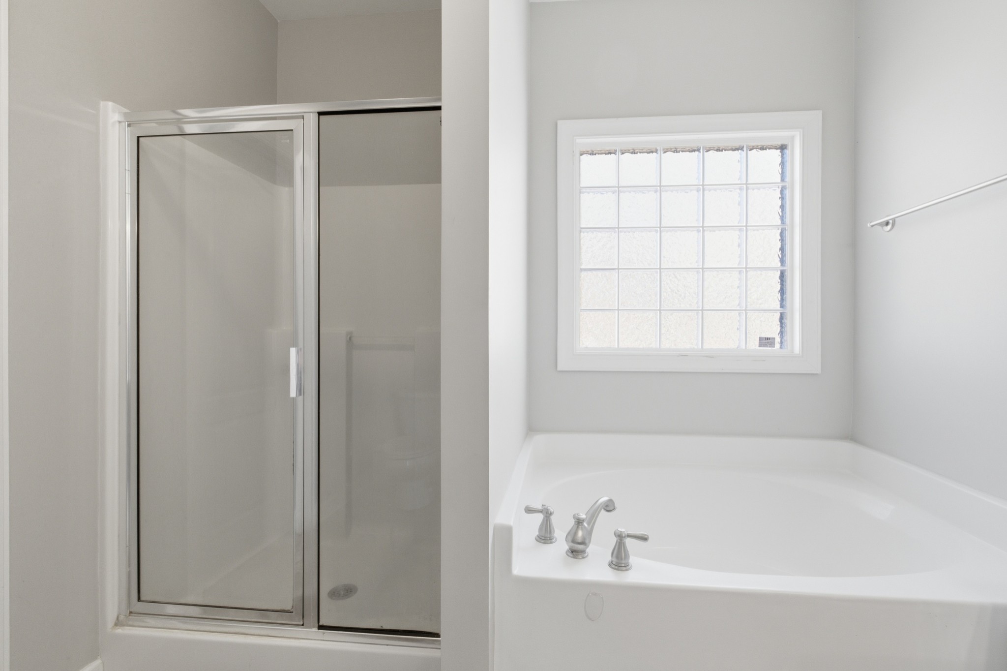 608 Windtree Pass Mount Juliet, TN 37122 - Photo 18 of 35 a bathroom with a bathtub and a window