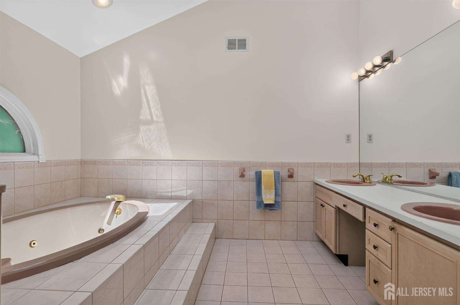 14 Gallo Way Edison, NJ 08820 - Photo 24 of 38