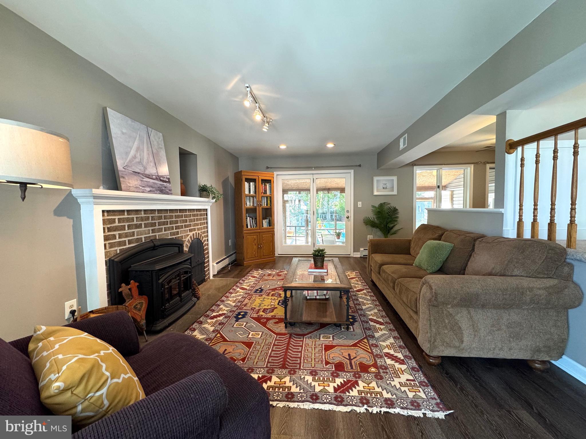 211 Queen Anne Road Stevensville, MD 21666 - Photo 11 of 56 Living Room