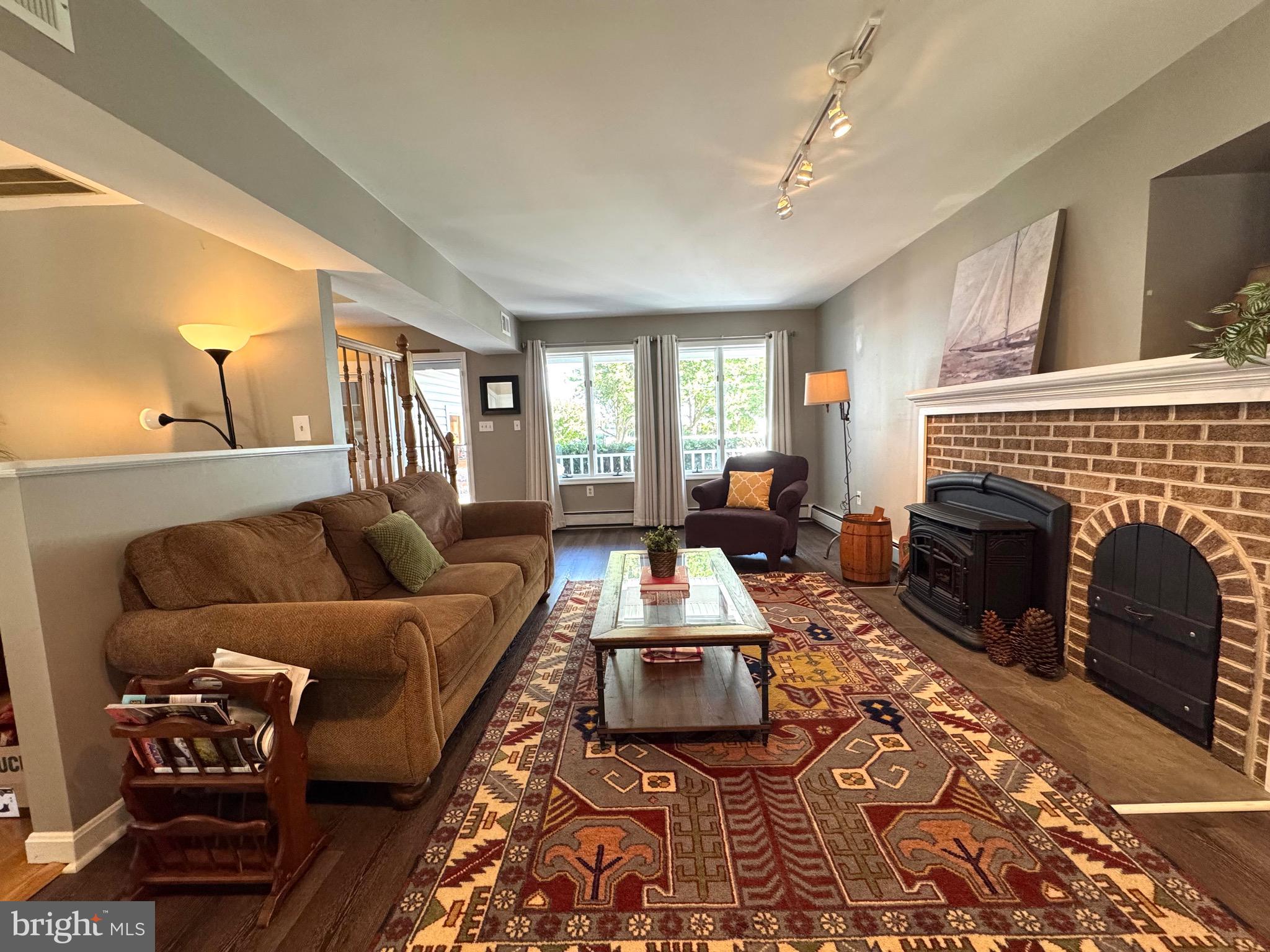 211 Queen Anne Road Stevensville, MD 21666 - Photo 13 of 56 Living room