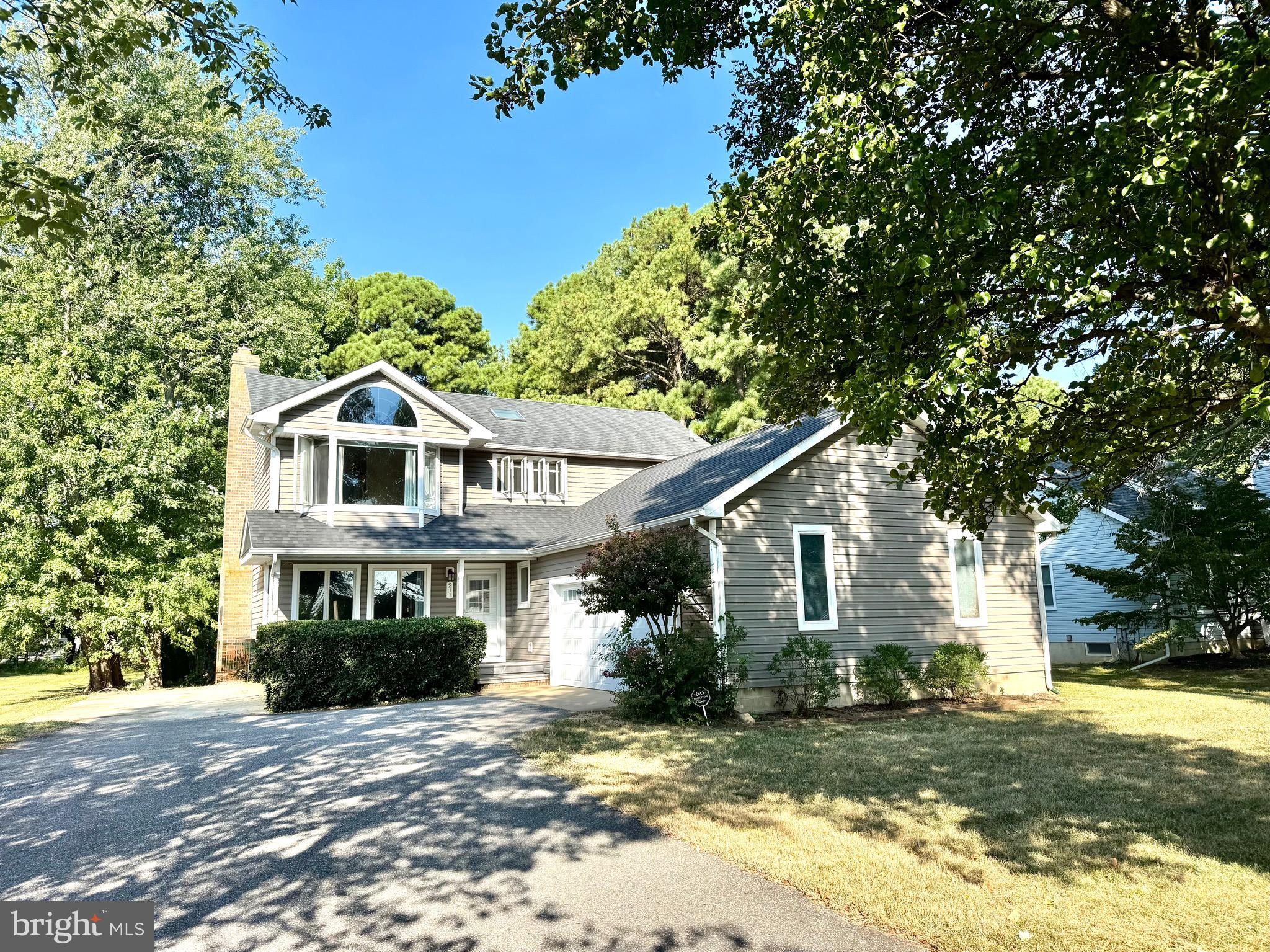 211 Queen Anne Road Stevensville, MD 21666 - Photo 53 of 56 Front Elevation and driveway