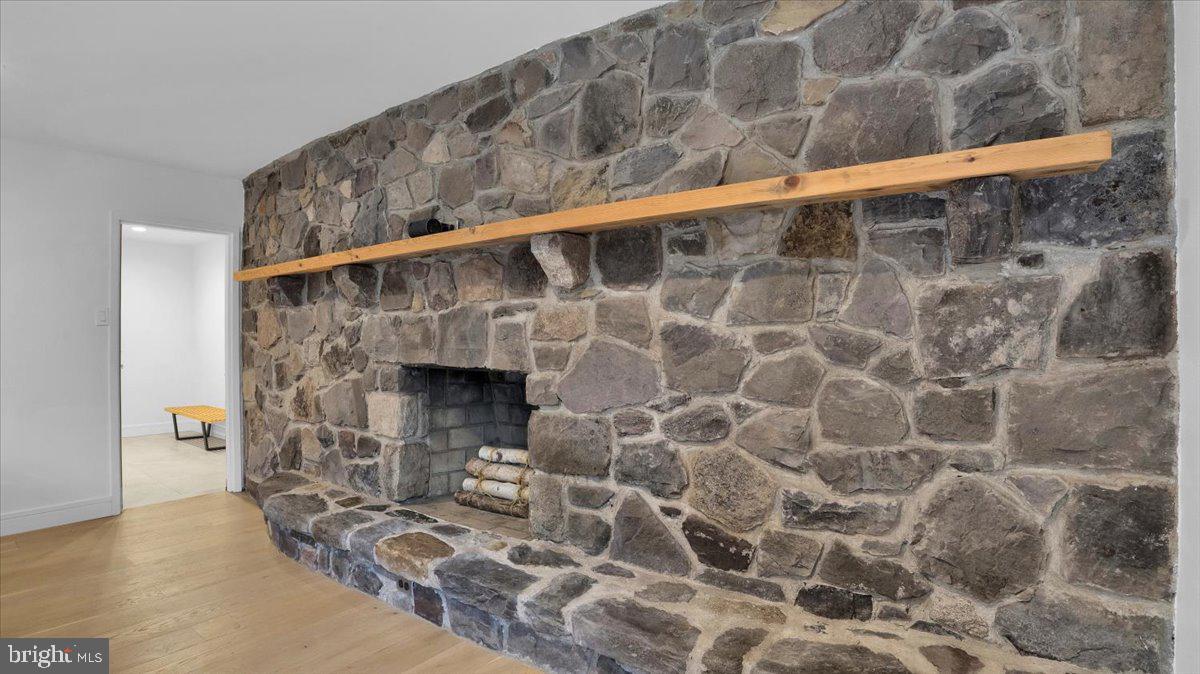 1433 Southwind Way Dresher, PA 19025 - Photo 15 of 37 a room with a fireplace