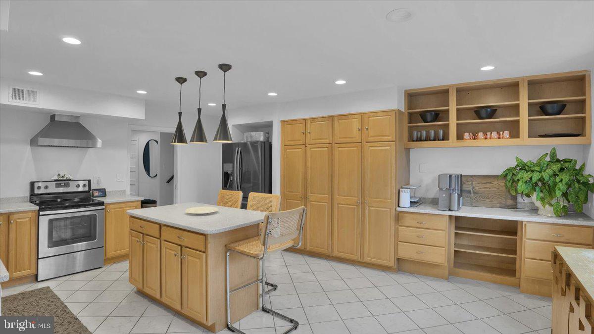 1433 Southwind Way Dresher, PA 19025 - Photo 8 of 37 a kitchen that has a lot of wooden cabinets and stainless steel appliances