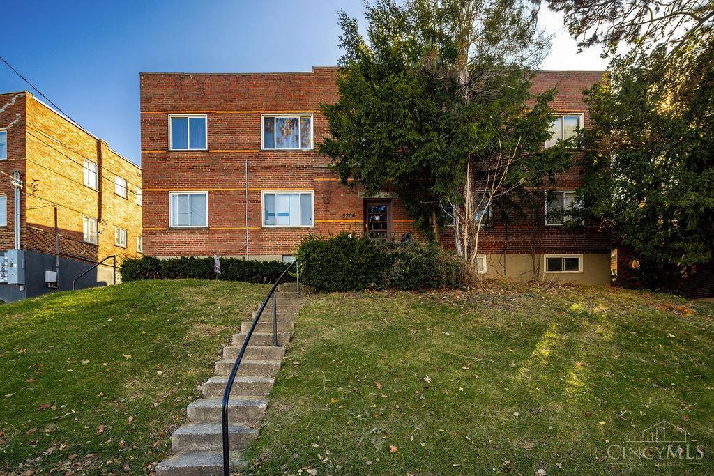 5206 Montgomery Road Cincinnati, OH 45212 - Photo 2 of 21