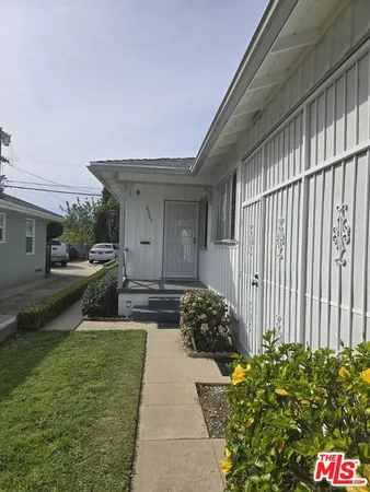 $2,600 | 6243 South Fairfax Avenue, Los Angeles, CA 90056