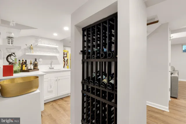 a view of a house with yard