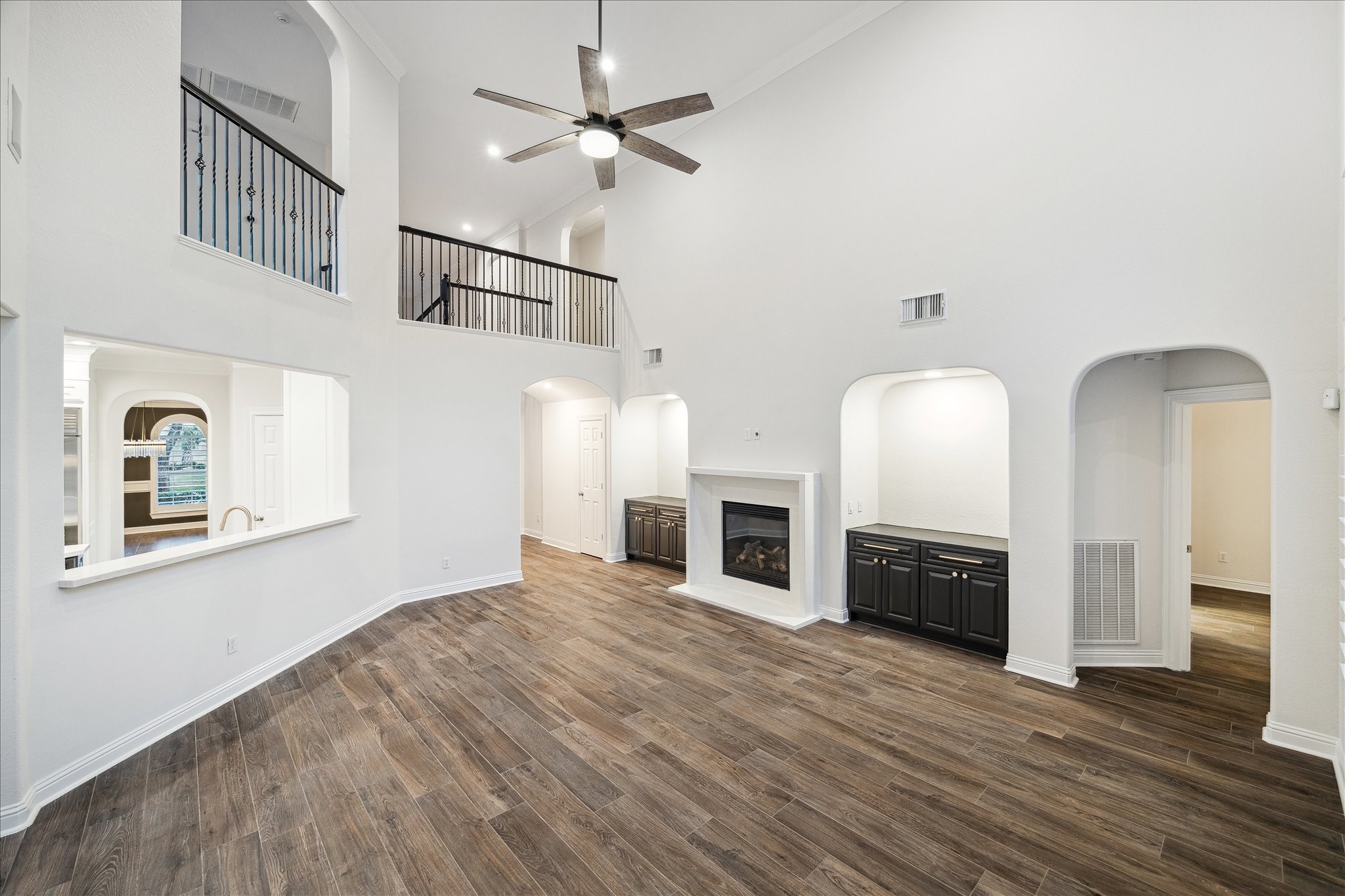 6211 Alameda Point Lane Houston, TX 77041 - Photo 20 of 50 Alternate view of family room.