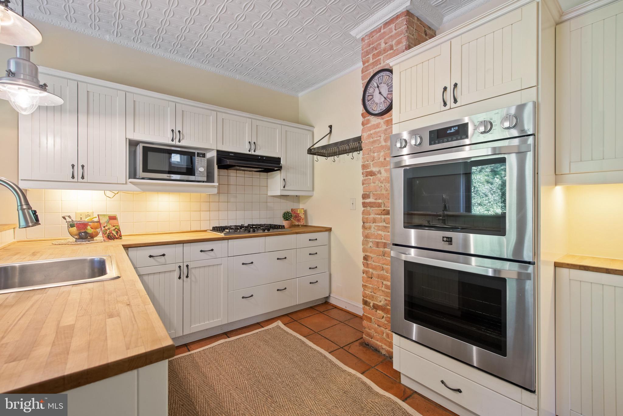 404 Hawthorn Road Baltimore, MD 21210 - Photo 54 of 91 New stainless steel appliances and a double oven