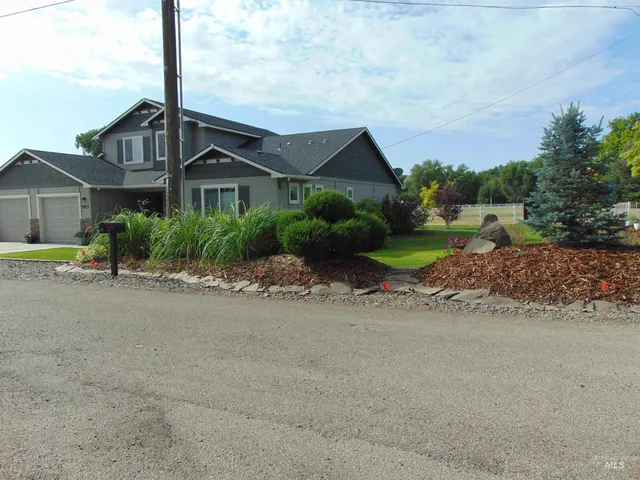 $535,000 | 983 South Street, Vale, OR 97918