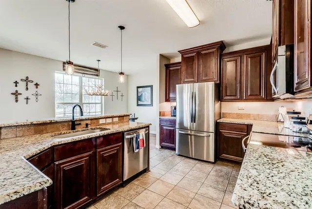 $649,000 | 2090 River Front Court, Stephenville, TX 76401