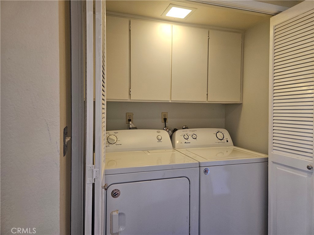3155 Ramon Road, Unit 601 Palm Springs, CA 92264 - Photo 20 of 35 a utility room with dryer and washer