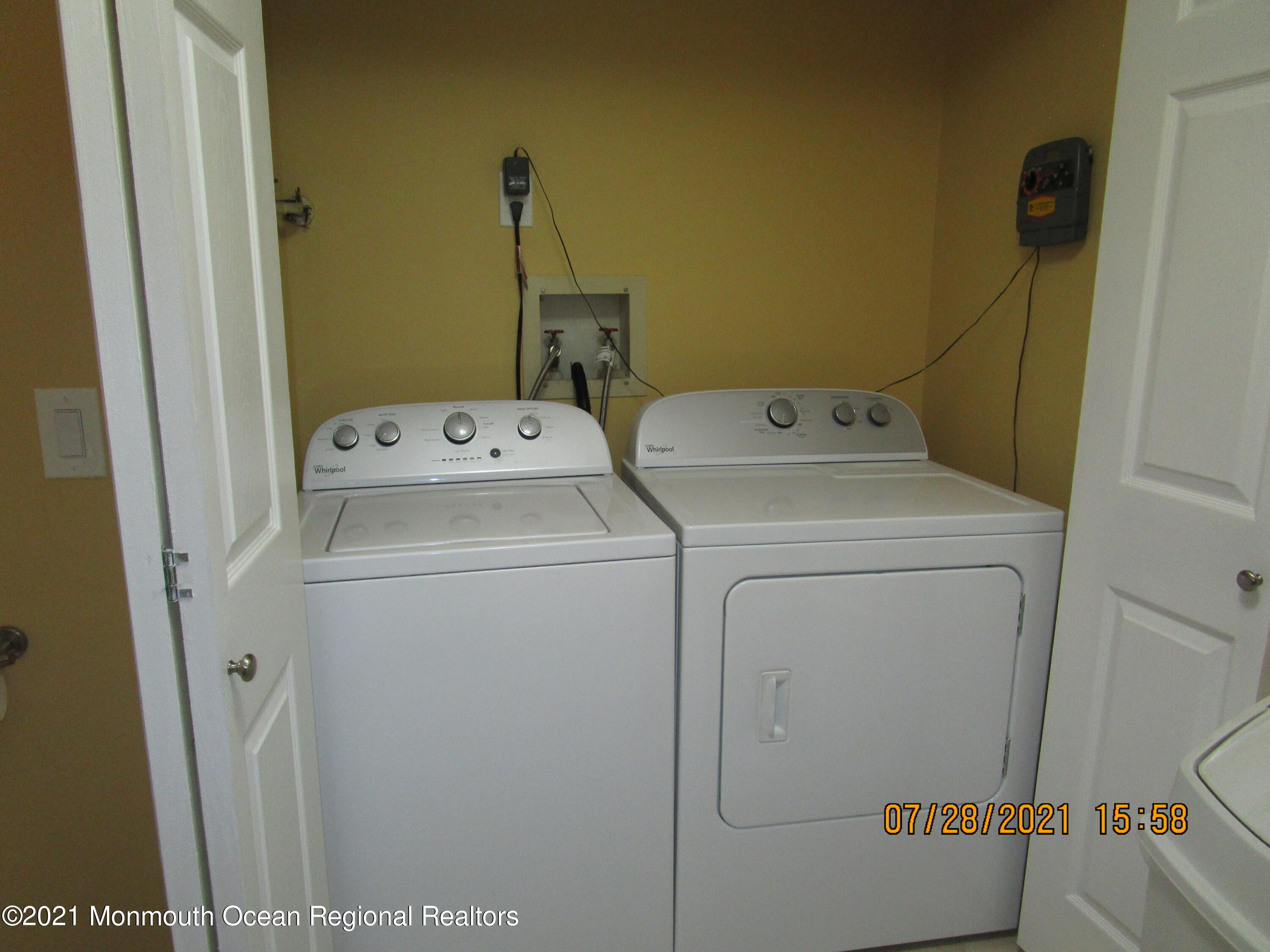 16 D Ashley Road Whiting, NJ 08759 - Photo 14 of 15 a utility room with dryer and washer