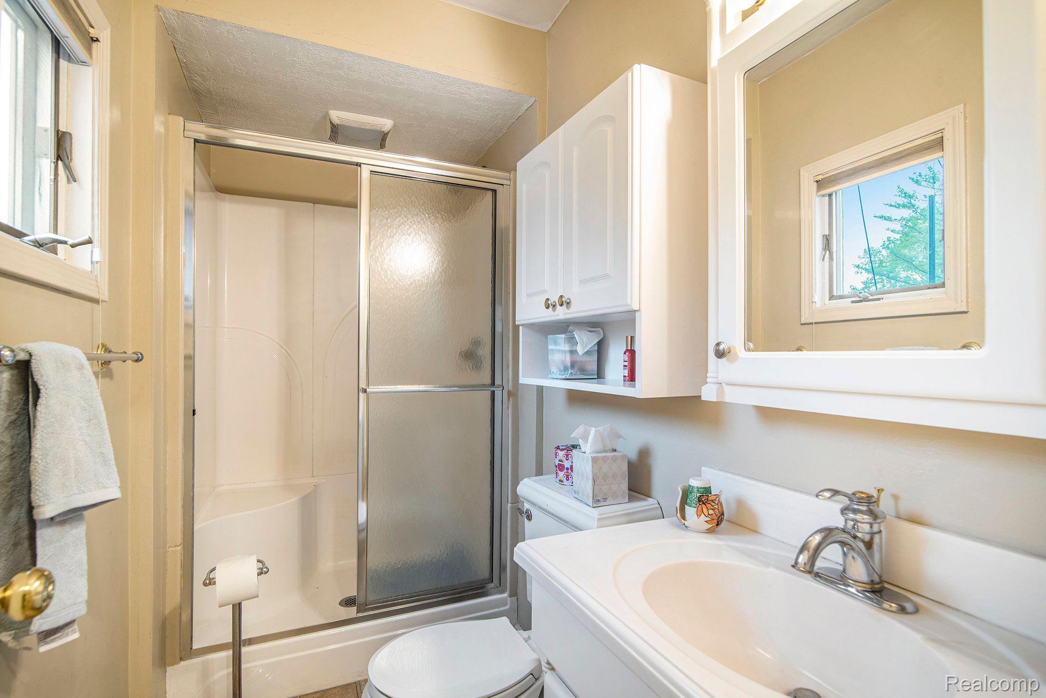 2037 North Long Lake Road Fenton, MI 48430 - Photo 16 of 38 Gallery Image 16