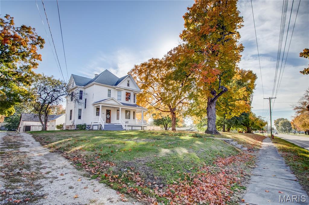 918 Fifth Street Carrollton, IL 62016 - Photo 3 of 80