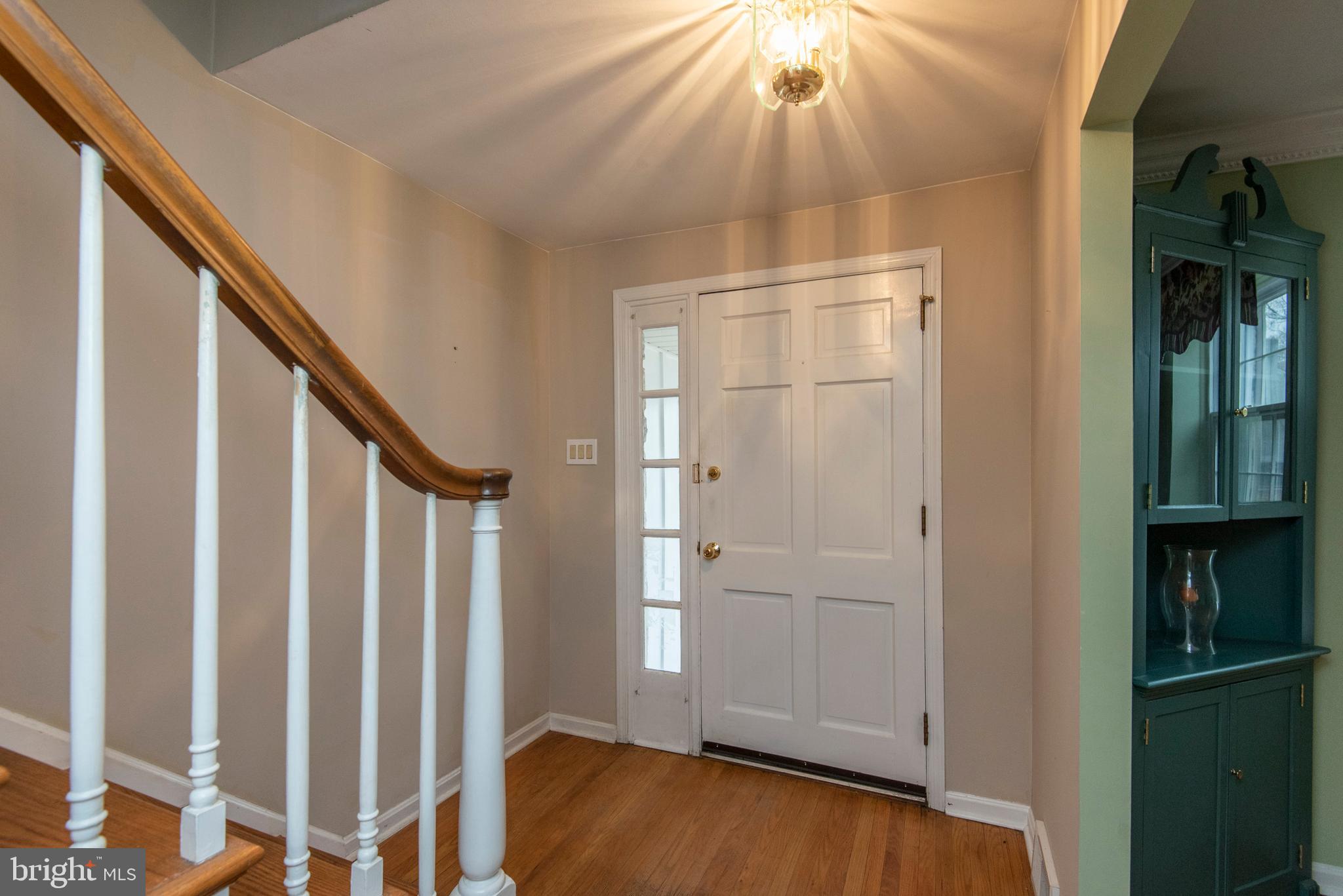 654 Barry Drive Springfield, PA 19064 - Photo 13 of 26 Foyer