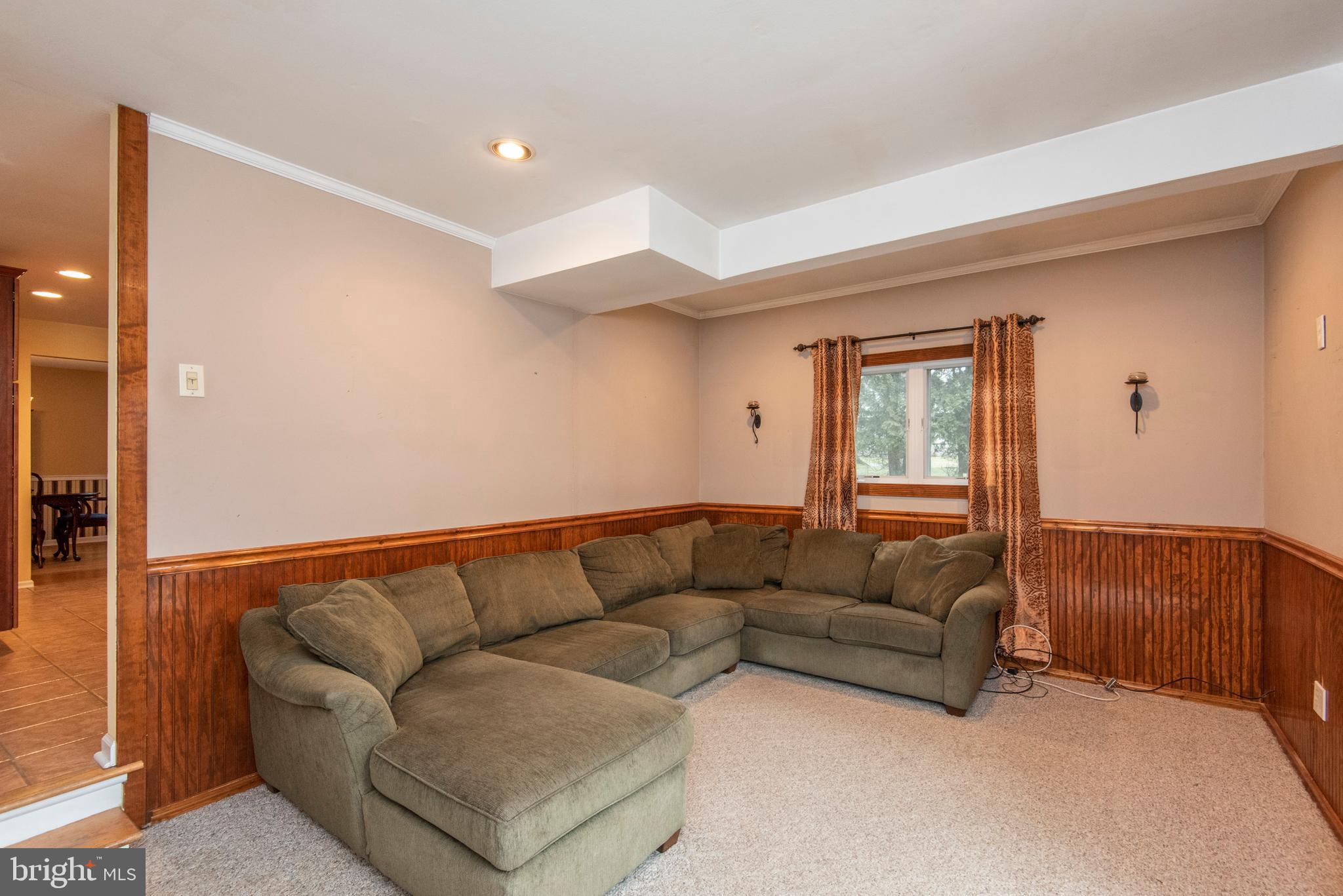 654 Barry Drive Springfield, PA 19064 - Photo 14 of 26 Family Room