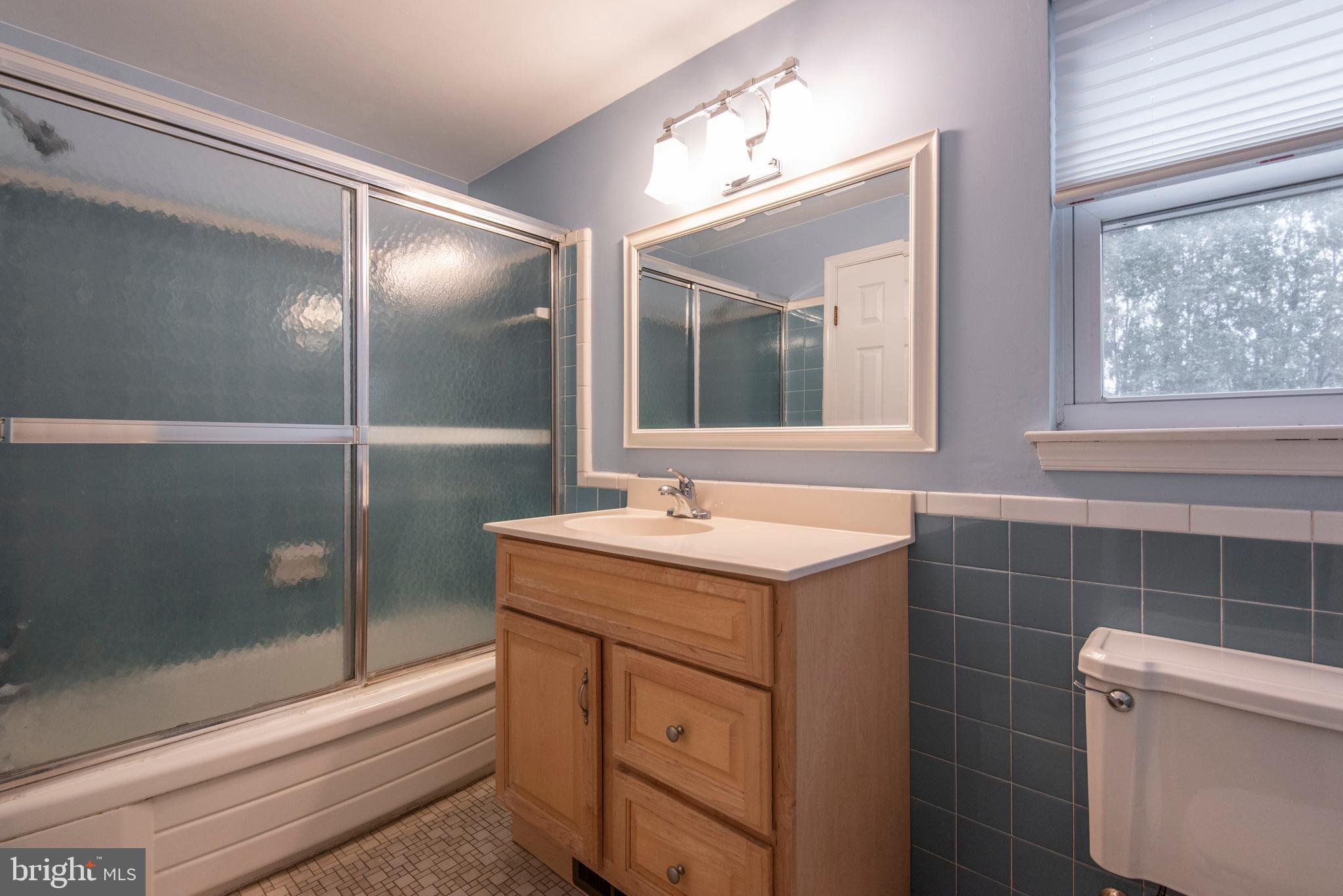 654 Barry Drive Springfield, PA 19064 - Photo 20 of 26 Hall Bath