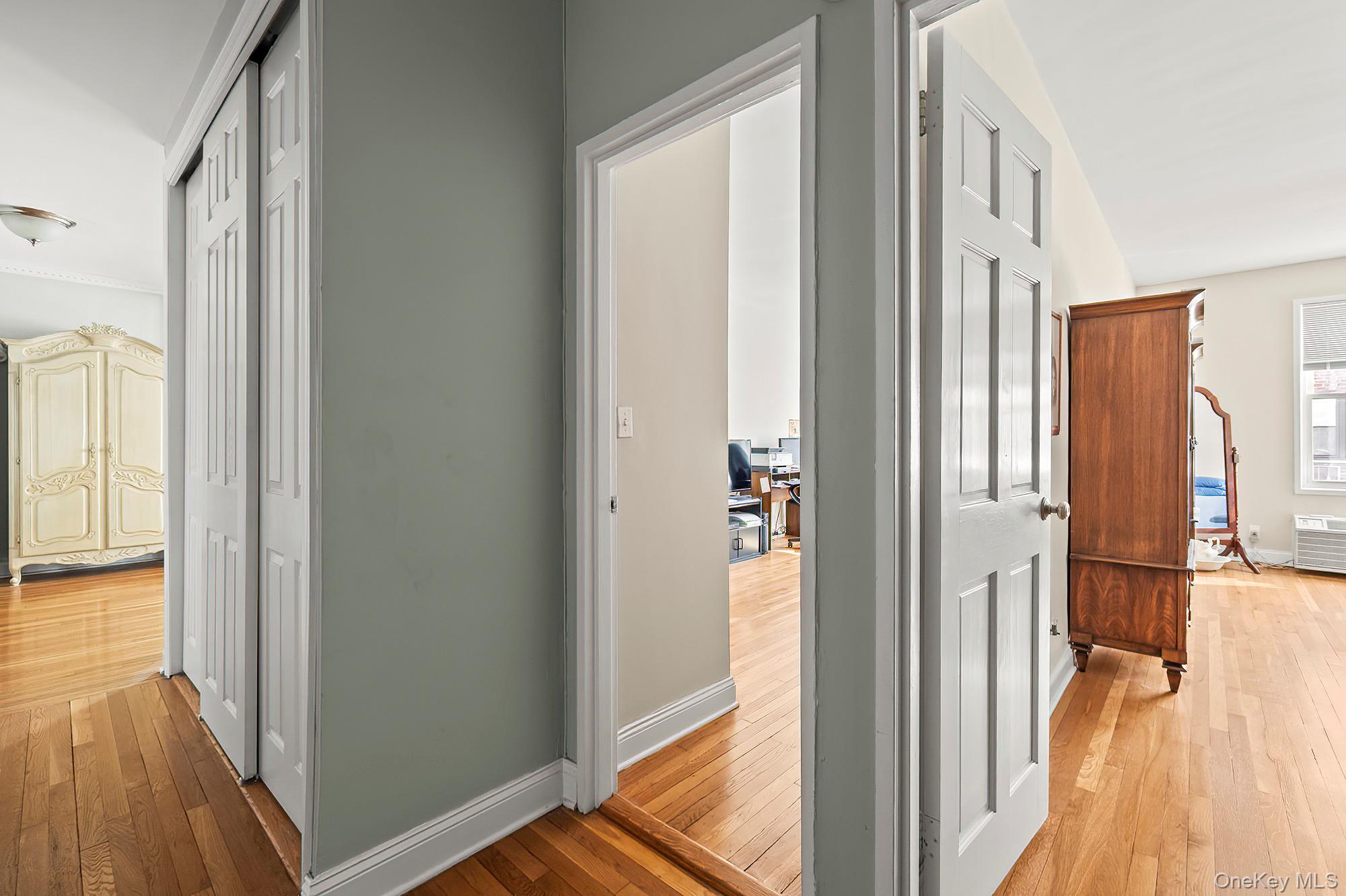 1015 Old Boston Post Road, Unit 2H Mamaroneck, NY 10543 - Photo 12 of 23 Hallway