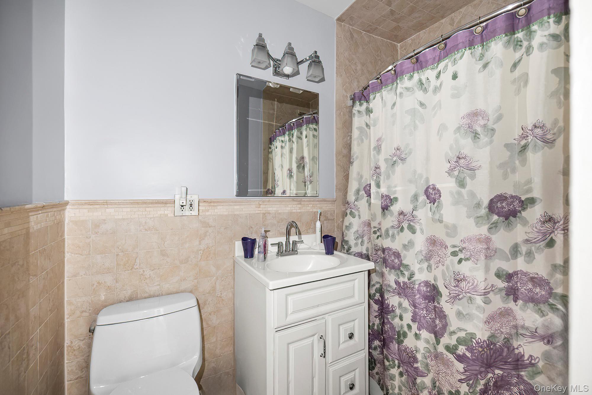 1015 Old Boston Post Road, Unit 2H Mamaroneck, NY 10543 - Photo 18 of 23 Bathroom