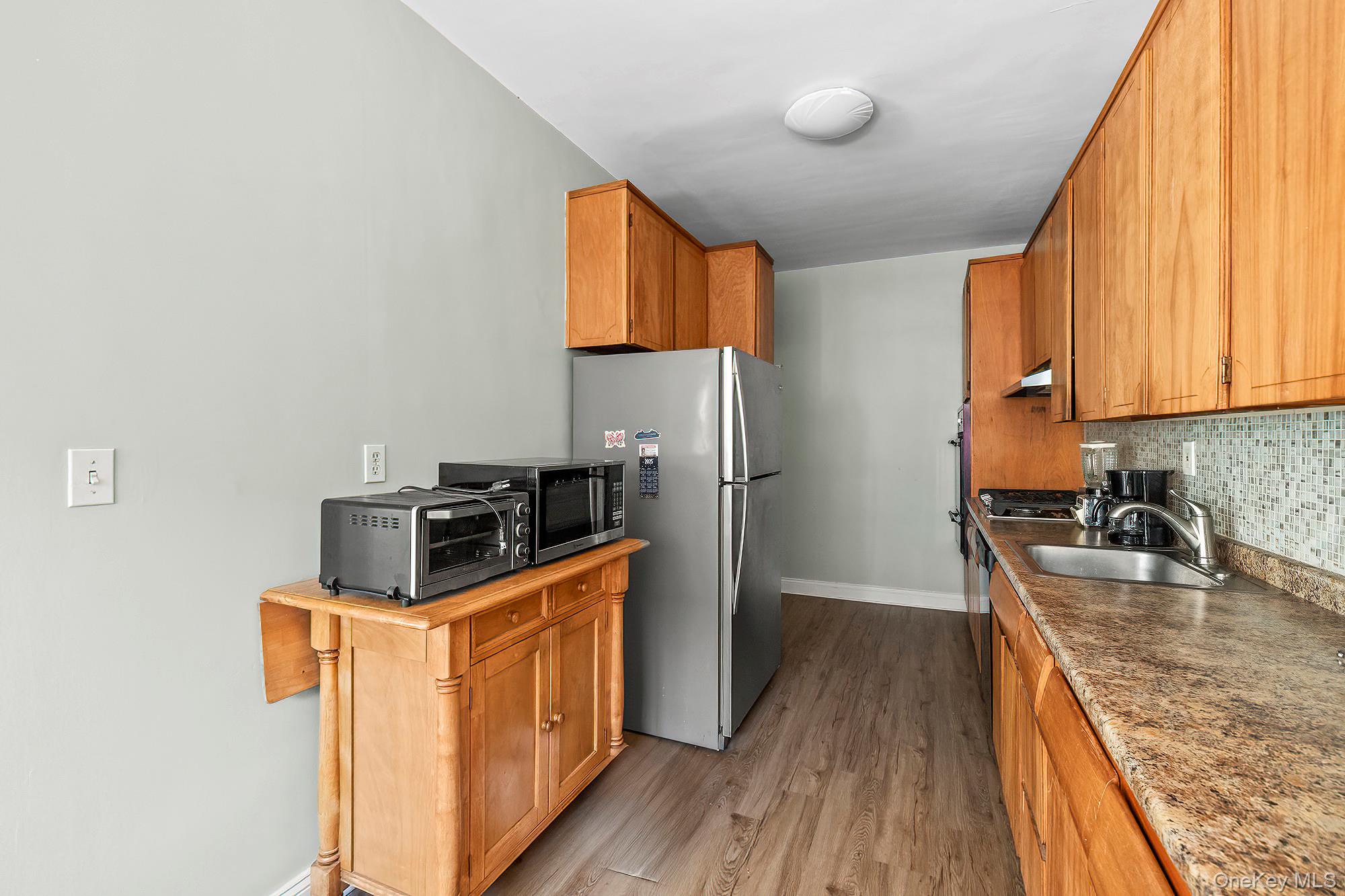 1015 Old Boston Post Road, Unit 2H Mamaroneck, NY 10543 - Photo 8 of 23 Kitchen