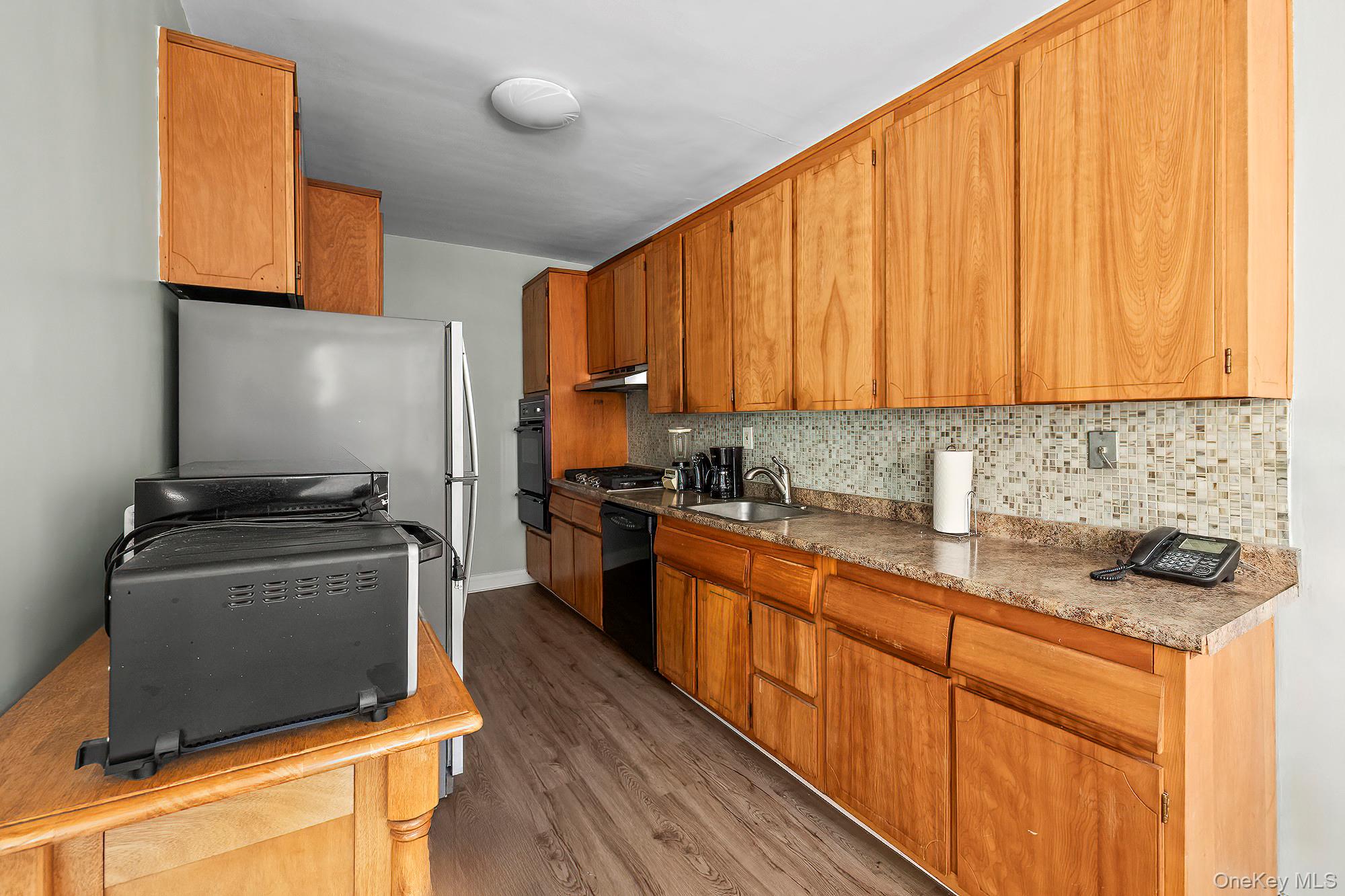 1015 Old Boston Post Road, Unit 2H Mamaroneck, NY 10543 - Photo 9 of 23 Kitchen