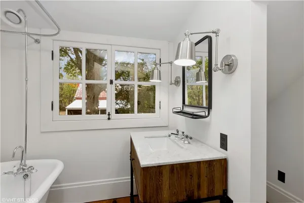 $595,000 | 39070 East E Highway, Nelson, MO 65347