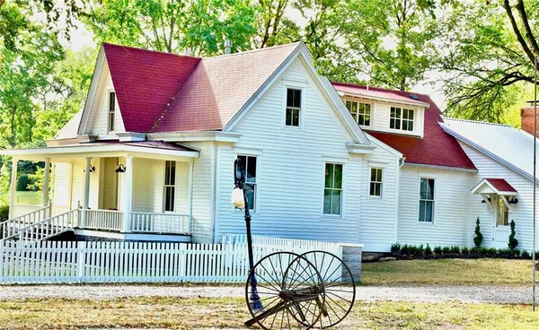 $595,000 | 39070 East E Highway, Nelson, MO 65347