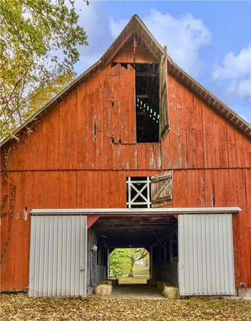 $595,000 | 39070 East E Highway, Nelson, MO 65347