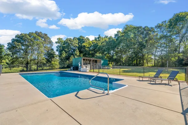 $749,900 | 2175 Jim Taylor Road, Woodlawn, TN 37191
