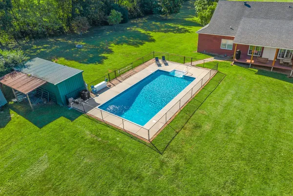 $749,900 | 2175 Jim Taylor Road, Woodlawn, TN 37191