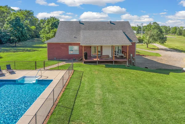 $749,900 | 2175 Jim Taylor Road, Woodlawn, TN 37191