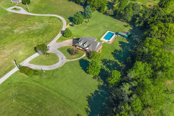 $749,900 | 2175 Jim Taylor Road, Woodlawn, TN 37191