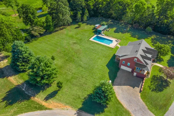 $749,900 | 2175 Jim Taylor Road, Woodlawn, TN 37191